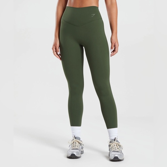 Gymshark Pants - Gymshark Elevate Leggings - Moss Olive